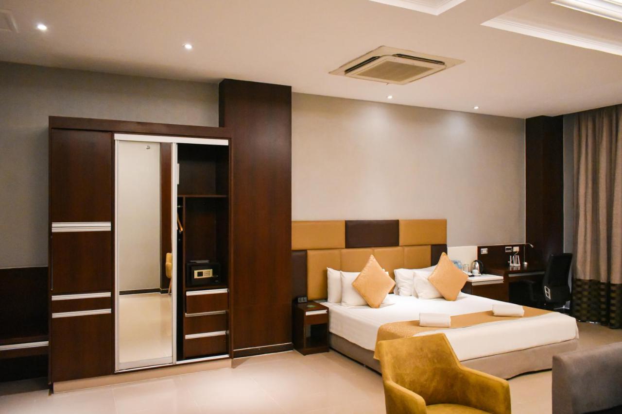 Mg Grand Hotel オロンガポ エクステリア 写真